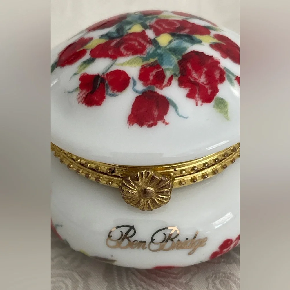 Vintage Ben Bridge Red Roses Porcelain Ring Holder/Trinket Box